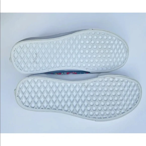 Vans Womens Size 6.5 Red/Blue Paisley Print Low Top Shoes - Picture 7 of 7